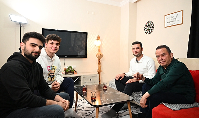 Başkan Böcek sahurunu öğrencilerle yaptı