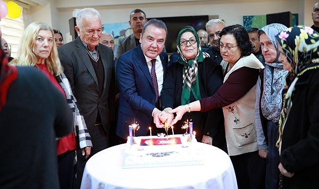Başkan Böcek yaşlıları, engellileri ve gençleri de unutmadı