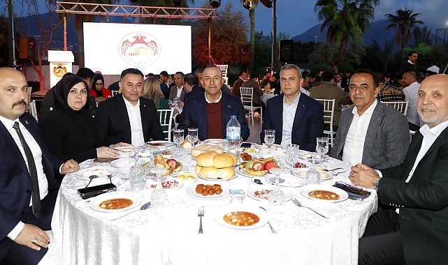 Başkan Yücel personelle iftar yaptı