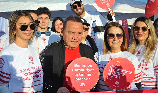 Böcek: Benim bu cumhuriyet aşkım ne olacak?