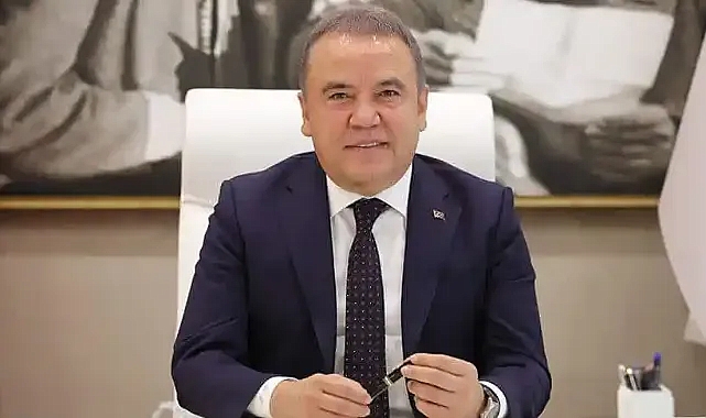 Böcek. Biz ağababalarının parası ile siyaset yapmıyoruz