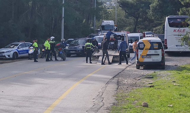 Bodrum'da, hafriyat kamyonuna çarpan motosikletli öldü