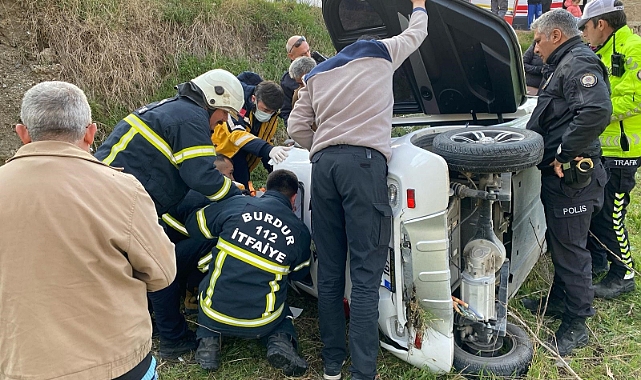 Burdur’da kontrolden çıkan ekobis bahçeye uçtu: 3 yaralı