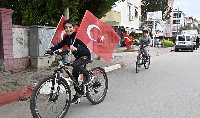 Çanakkale Zaferi'nin coşkusu Muratpaşa sokaklarını sardı