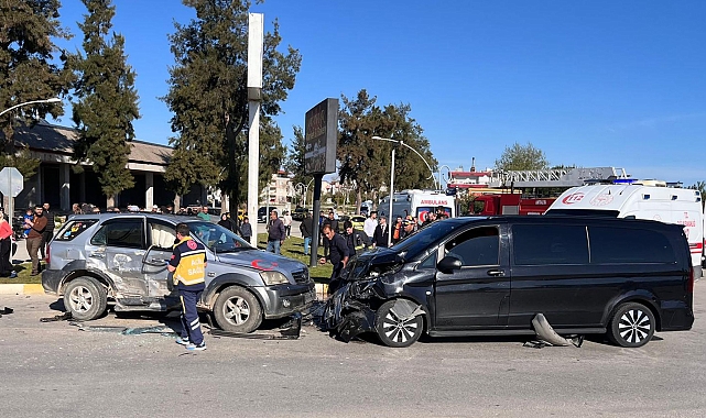 Ciple minibüs çarpıştı