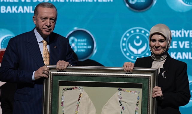 Cumhurbaşkanı Erdoğan'a '8 Mart Dünya Kadınlar Günü'nde anlamlı hediye