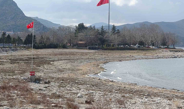 Eğirdir Gölü'nde yaşanan su kaybı balıkçılığı yok ediyor