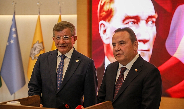 Gelecek Partisi Lideri Davutoğlu'ndan CHP'li Böcek'e destek