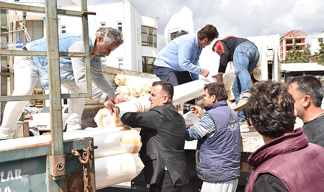 Hortumdan zarar gören Demreli üreticilere naylon desteği