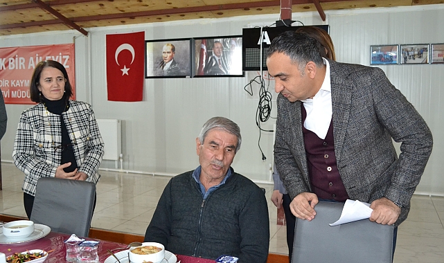 Huzurevi sakinleriyle iftar