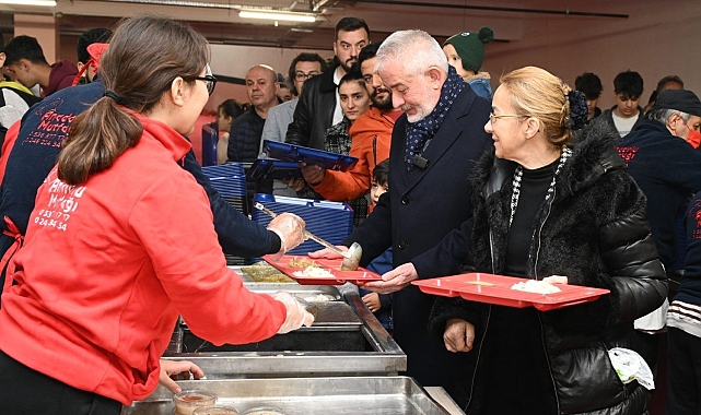 Isparta Belediyesi'nin iftar sofrasında birlik ve beraberlikle ilk iftar açıldı