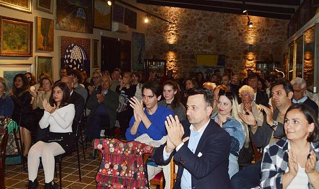Kaleiçi'nde keman konseri