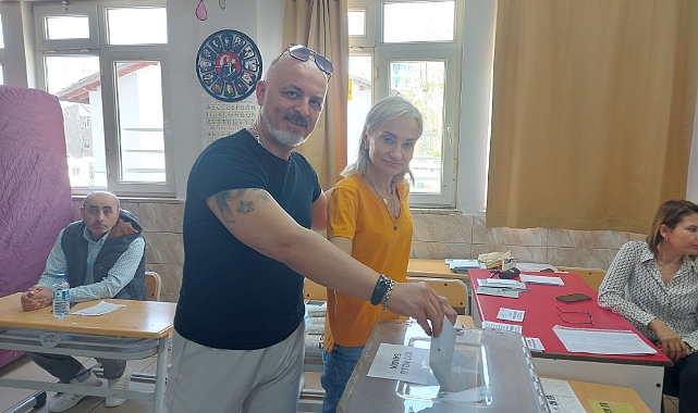Kazdal çifti 1077 no’lu sandıkta oy kullandı