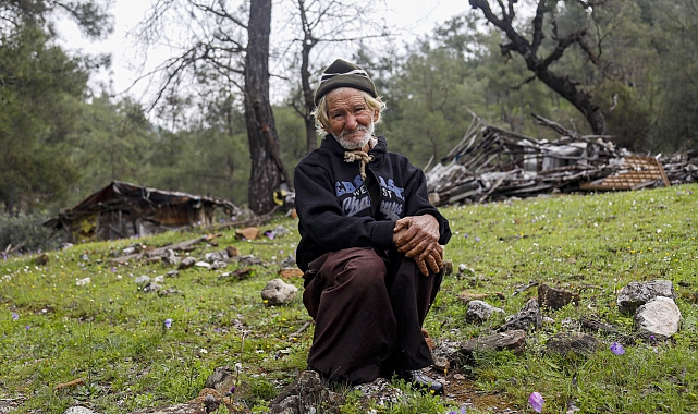 Keçileri çalınınca insanlara küstü, 17 yıldır dağda yaşıyor