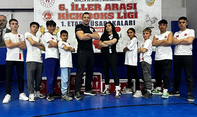 Kemer Belediyesi kick boks sporcuları 5 madalya ile döndü