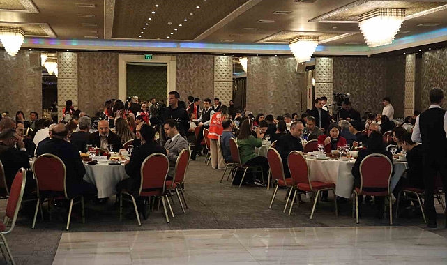 Koruyucu aileler ve çocukları iftarda buluştu