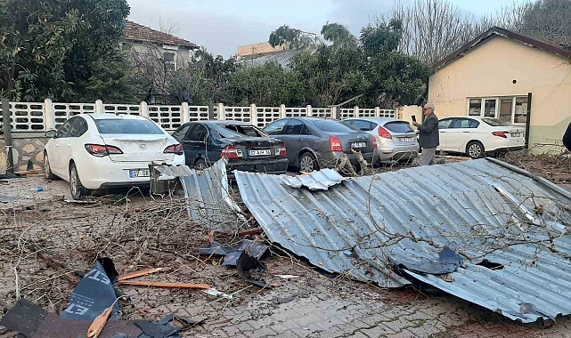Kumluca'da hortum zarar verdi