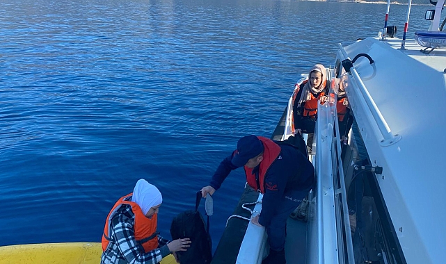 Lastik botla Meis'e gitmek isterken yakalandılar