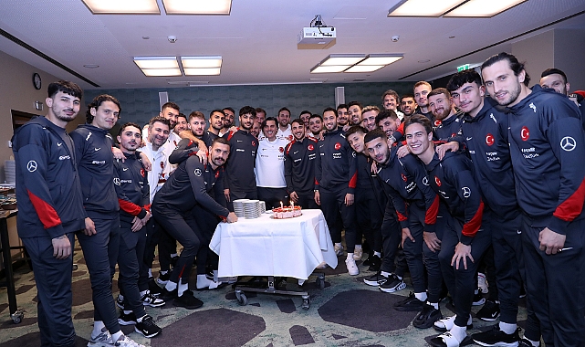 Milli Takım’da Ozan Kabak'ın doğum günü kutlandı