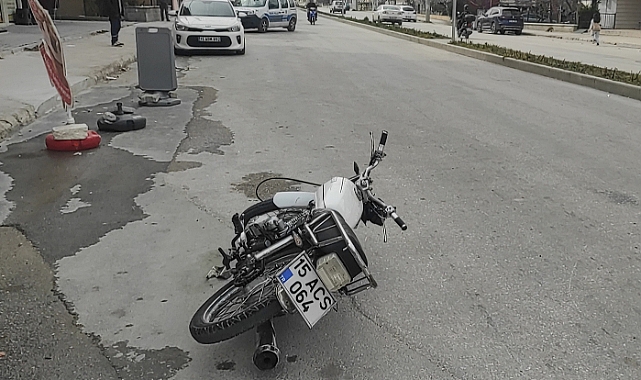 Motosikletle kaza yapan genç yaralandı
