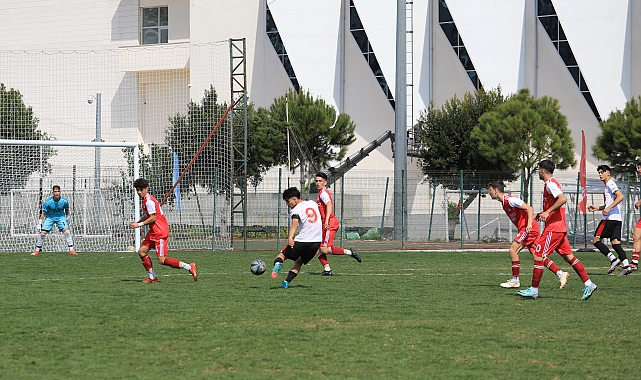 Okul Sporları Gençler Futbol Türkiye Birinciliği Antalya'da başladı