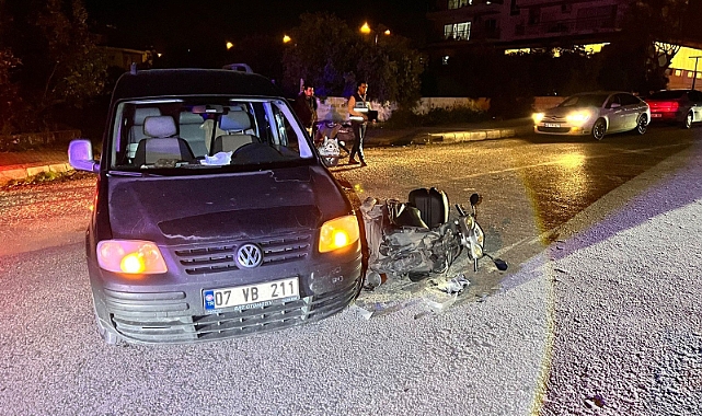 Otomobille çarpışan motosiklet sürücüsü yaralandı