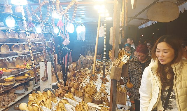 Turistlerin gözdesi ahşap eşyalar