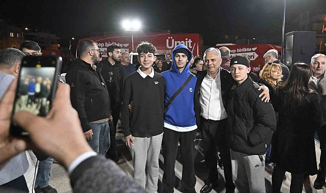 Uysal'dan mahalle buluşmalarında türkü ziyafeti