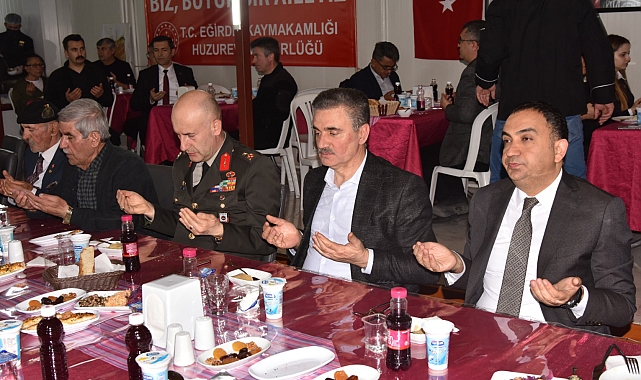 Vali Baruş, Eğirdir'de iftara katıldı