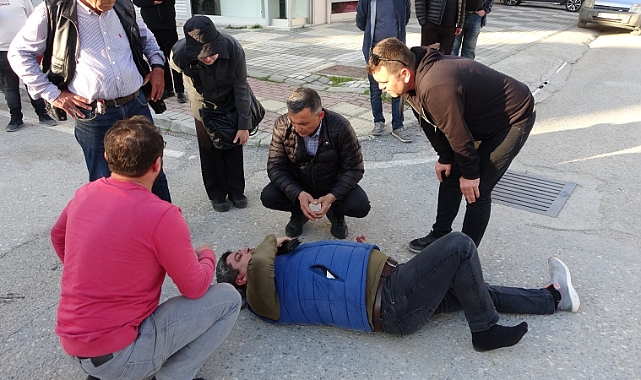Yaralanan sürücüye ilk müdahale başkan adayından