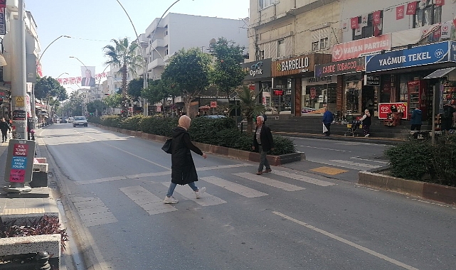 Yaya geçitinde 2 motosiklet çarpıştı