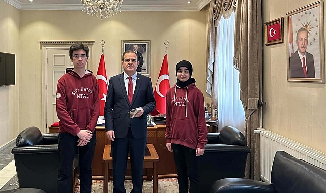 Zafer toprağı, Vali Akbıyık'a takdim edildi.