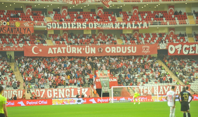 07 Gençlik'ten Böcek tezahüratı