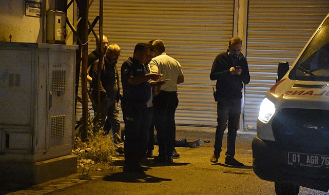 Adana’da sokak ortasında çatışmada panik anları kamerada: 1 ölü, 1 yaralı