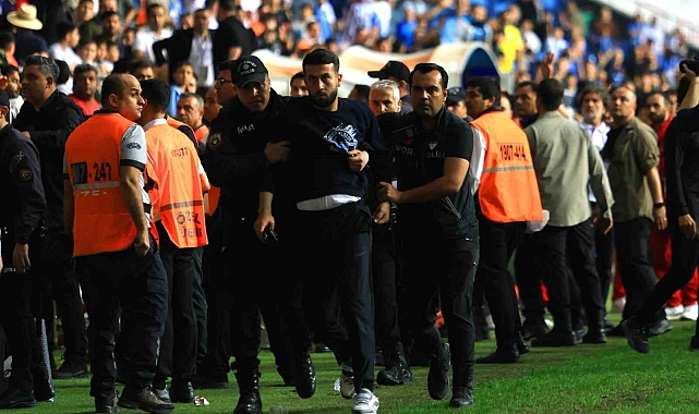 Adana Demirspor - Kayserispor maçı sonrası saha karıştı