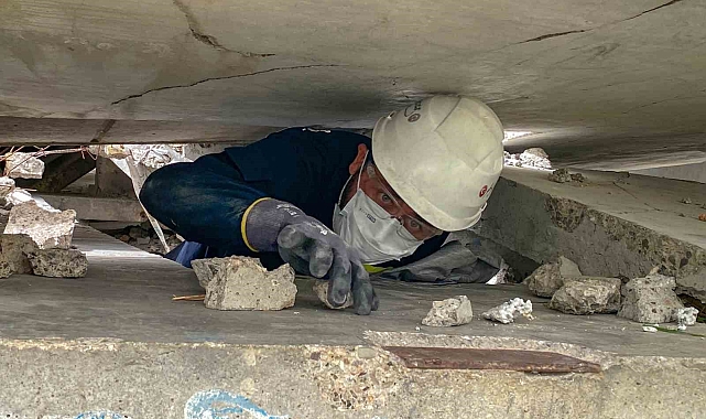 AFAD, Antalya'da oluşturulan temsili enkaz alanında gönüllü arama kurtarma ekibi yetiştiriyor