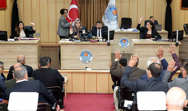 Akdeniz Belediyesi yeni dönemin ilk meclis toplantısını gerçekleştirdi