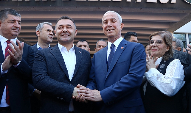 Alanya Belediye Başkanı Özçelik görevi devraldı
