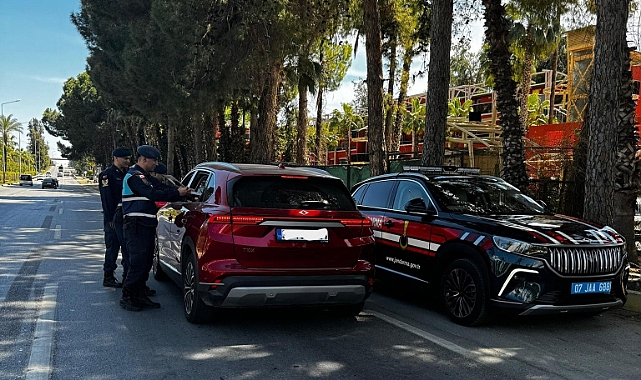 Alanya’da jandarmadan sürücülere güvenli sürüş uyarısı