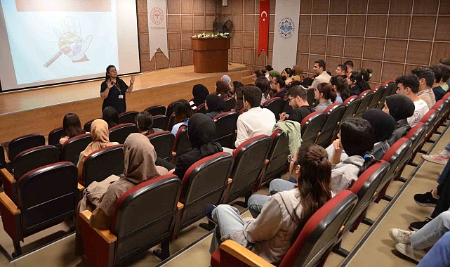 ALKÜ Hemşirelik öğrencilerine hastane enfeksiyonu anlatıldı