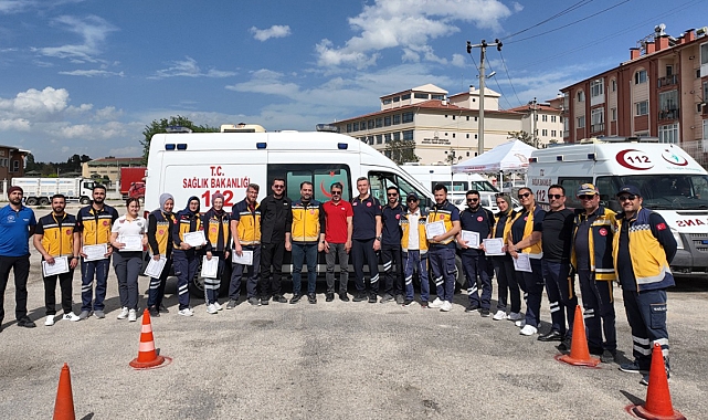 Ambulans şoförlerine güvenli sürüş eğitimi