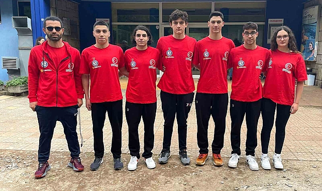 Antalyasporlu kulaçlardan 3'er madalya