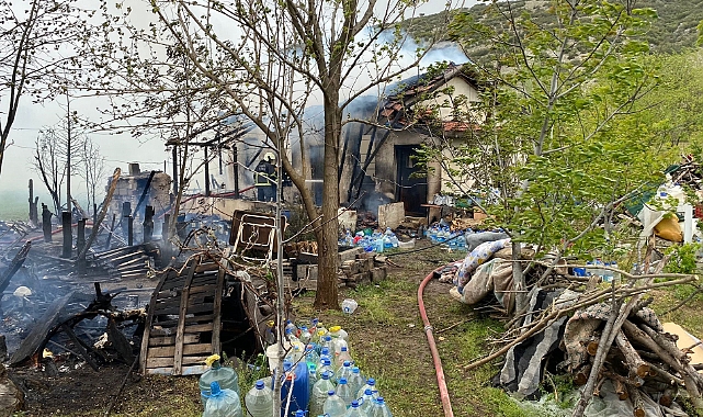 Bağ evi yangında kullanılamaz hale geldi