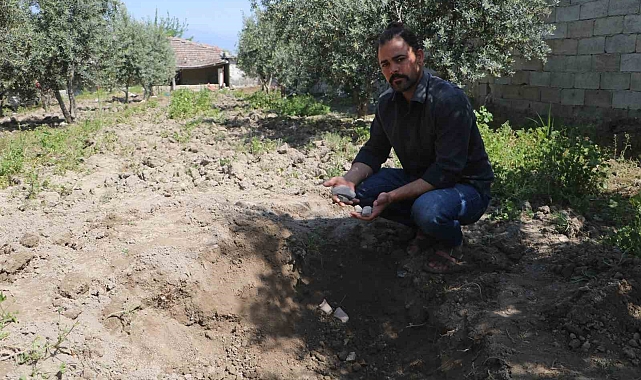 Bahçesini çapalayan çiftçinin pulluğuna takılan küpten Bizans dönemi sikkeleri çıktı