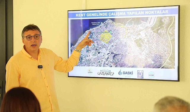 Başkan Dönmez: "15 gün içerisinde İskenderun'da 13 kilometre uzunluğunda kanalizasyon şebekesinin temizliği yapıldı"