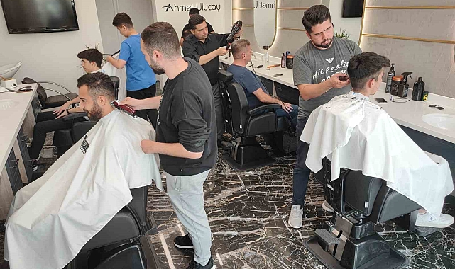 Birçok bayram geleneği yok olurken, tıraş geleneği devam ediyor