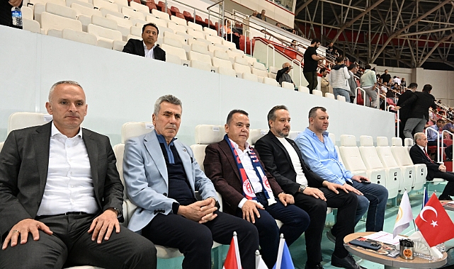 Böcek yoğun mesaisine rağmen Antalyaspor'u yalnız bırakmadı