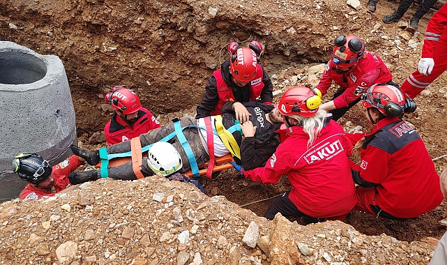 Bodrum'da inşaatta kayan toprağı altında kalan 2 işçi yaralı kurtarıldı
