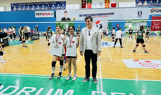 Bodrum'da minik sporcular voleybol şenliğinde eğlendi