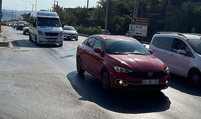 Bodrum'da tatilciler dönüyor; 12 saatte 10 bin araç çıkış yaptı